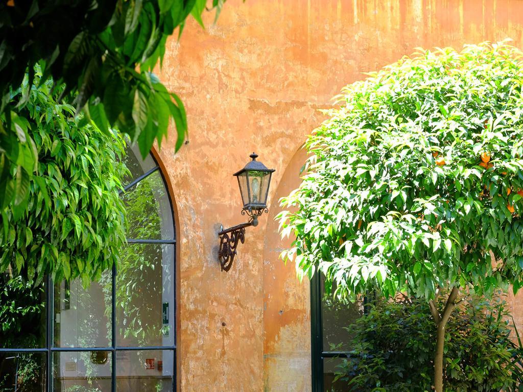 Casa Di Santa Francesca Romana A Ponte Rotto Exterior photo